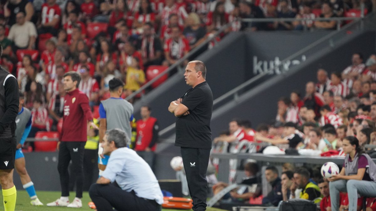 El técnico jiennense ha estado dos jornadas al frente del equipo rojiblanco.
