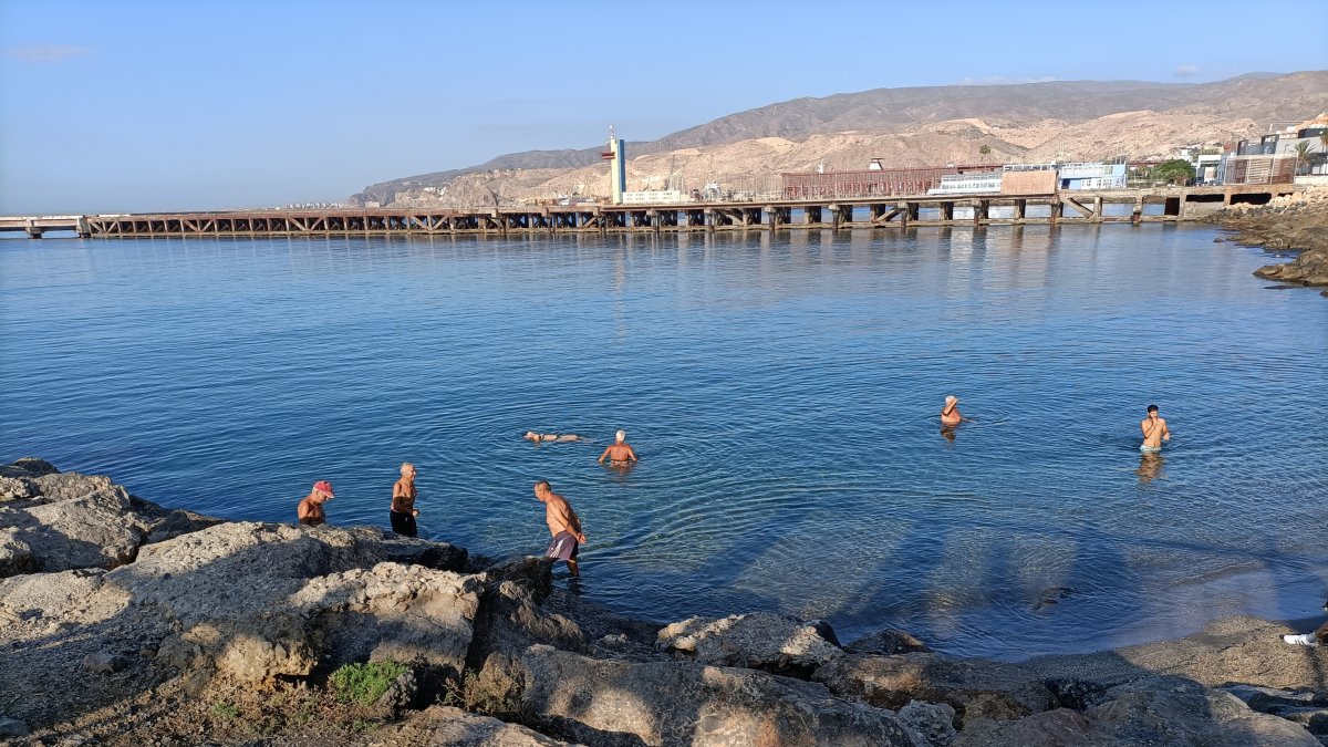 Baños a primera hora de la mañana de este 9 de octubre. (FOTO: Francisco G. Luque)