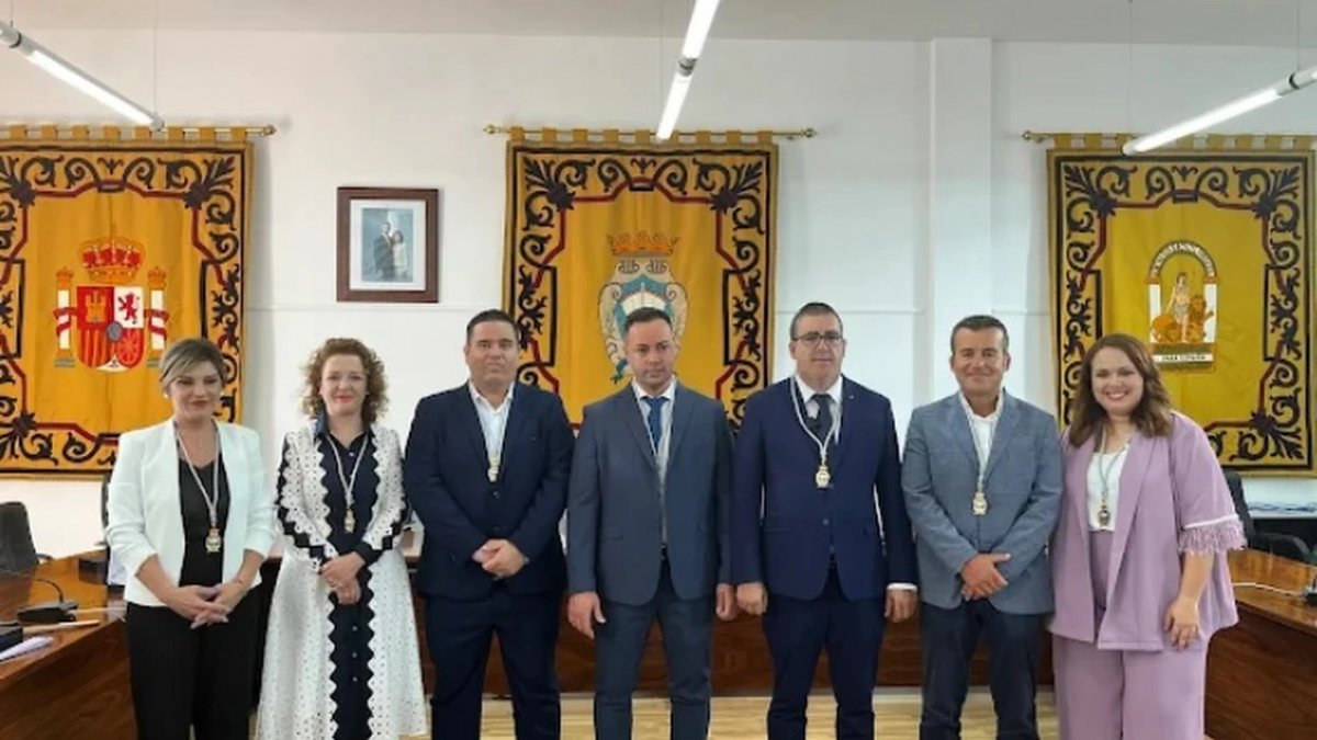 Salvador Hernández (Cs), segundo por la derecha junto a Felipe Cayuela (PP).