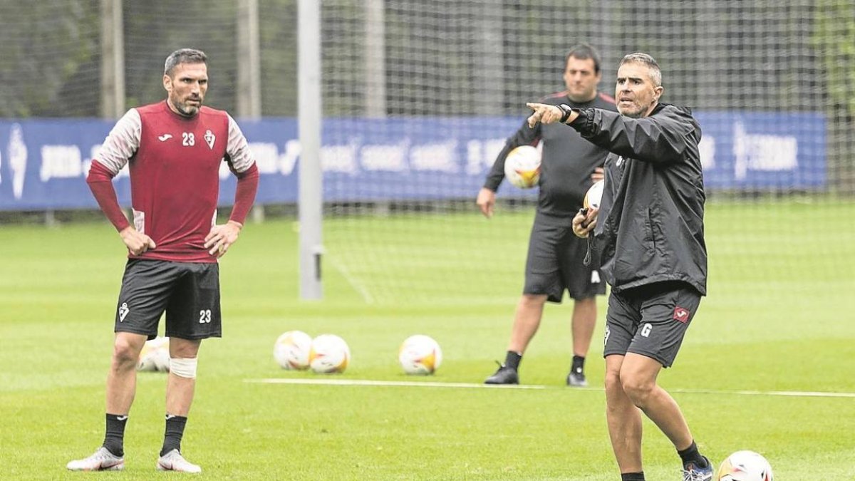 Arbilla y Garitano en un entrenamiento con la Sociedad Deportiva Eibar.