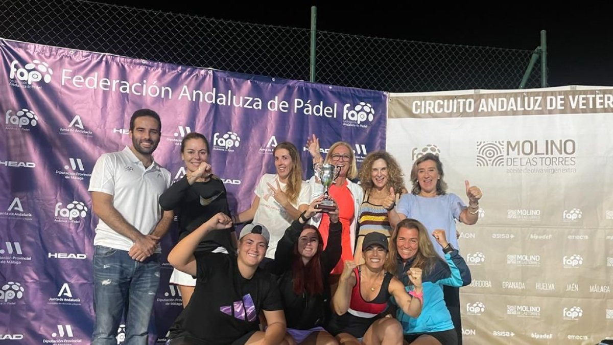 Celebración del equipo tras la consecución de la clasificación