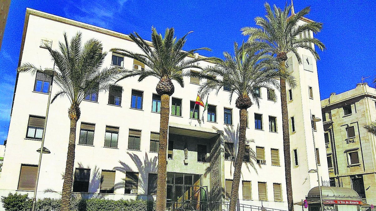 Fachada de la Audiencia Provincial de Almería.