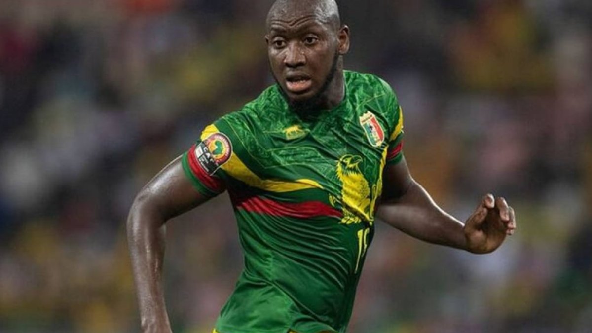 Koné fue titular con Mali en el amistoso ante Uganda.