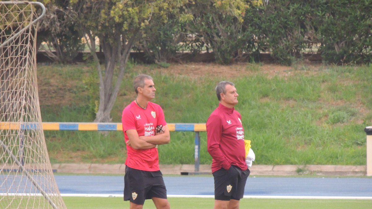 Gaizka Garitano con Patxi Ferreira, su segundo, este sábado en el campo Anexo.