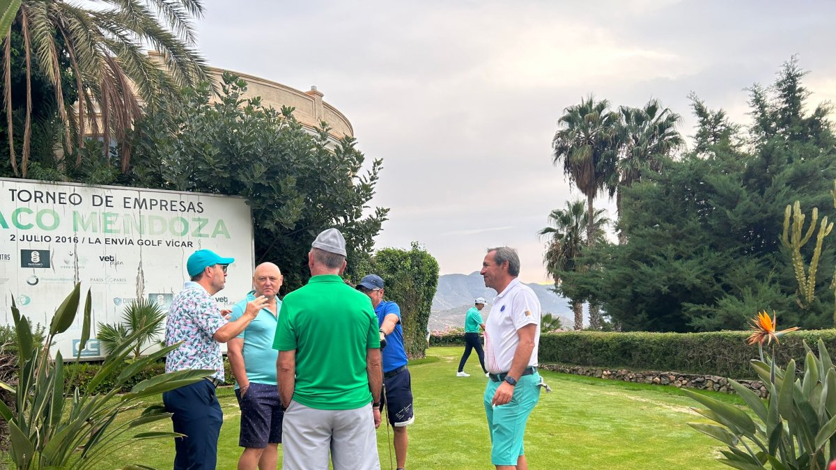 Los protagonistas preparando la competición.