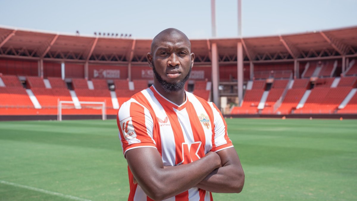 Un internacional que le va a salir gratis al Almería.