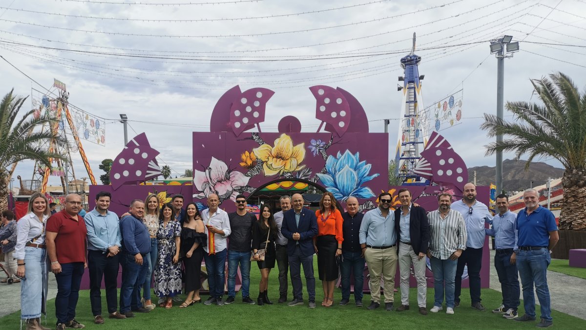 Autoridades durante la inauguración ayer de la Feria del Mediodía.