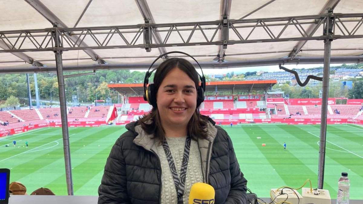 Nuria Vilamala, la voz del Girona en el Carrusel Deportivo de la Cadena SER.