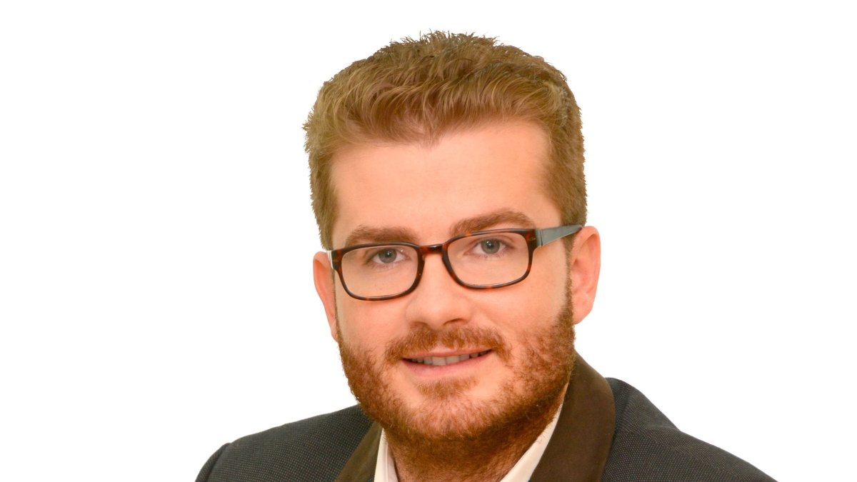 Manuel Zamora, de 38 años, deja su escaño de concejal en Mojácar.