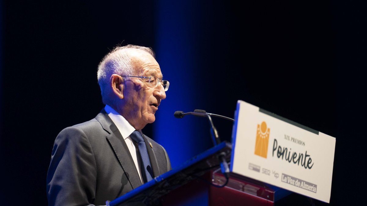 Gabriel Amat, alcalde de Roquetas de Mar, en su discurso previo al fin del acto.