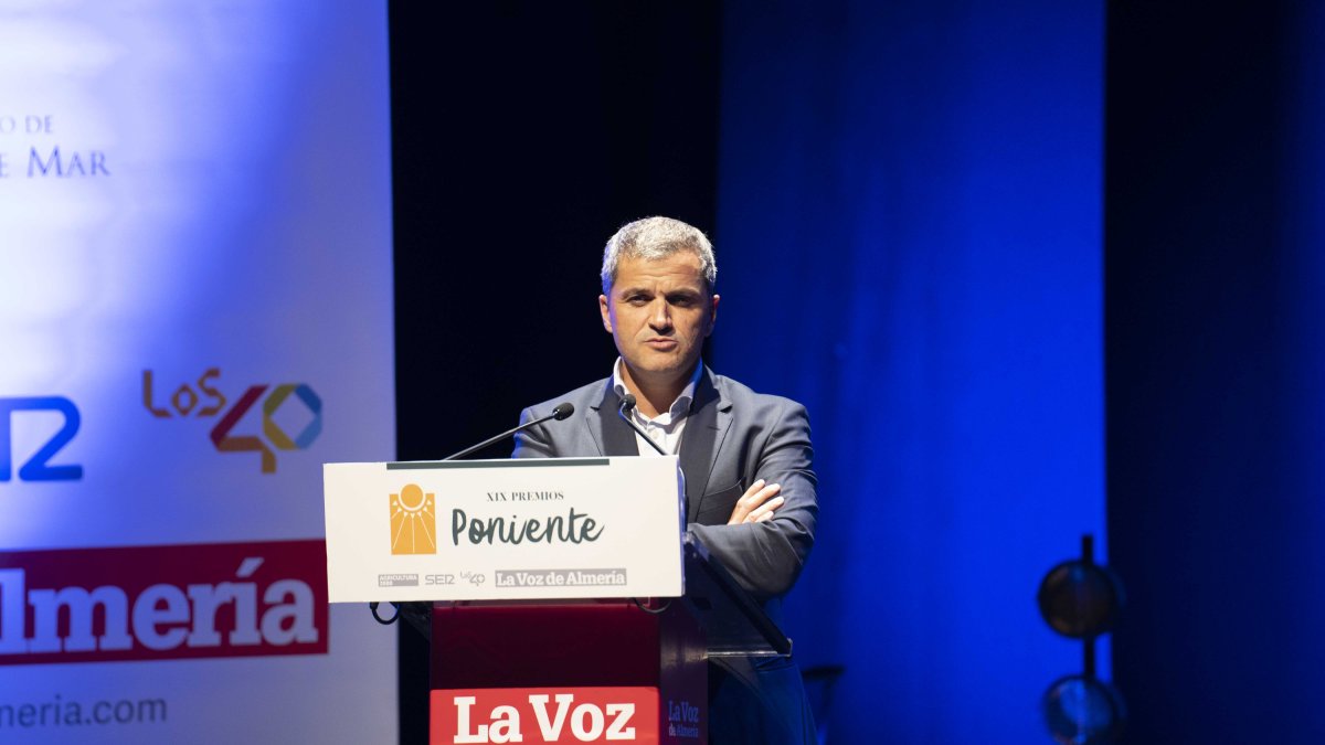 Felix García, CEO de Kimitec Group, recoge el Premio Economía.