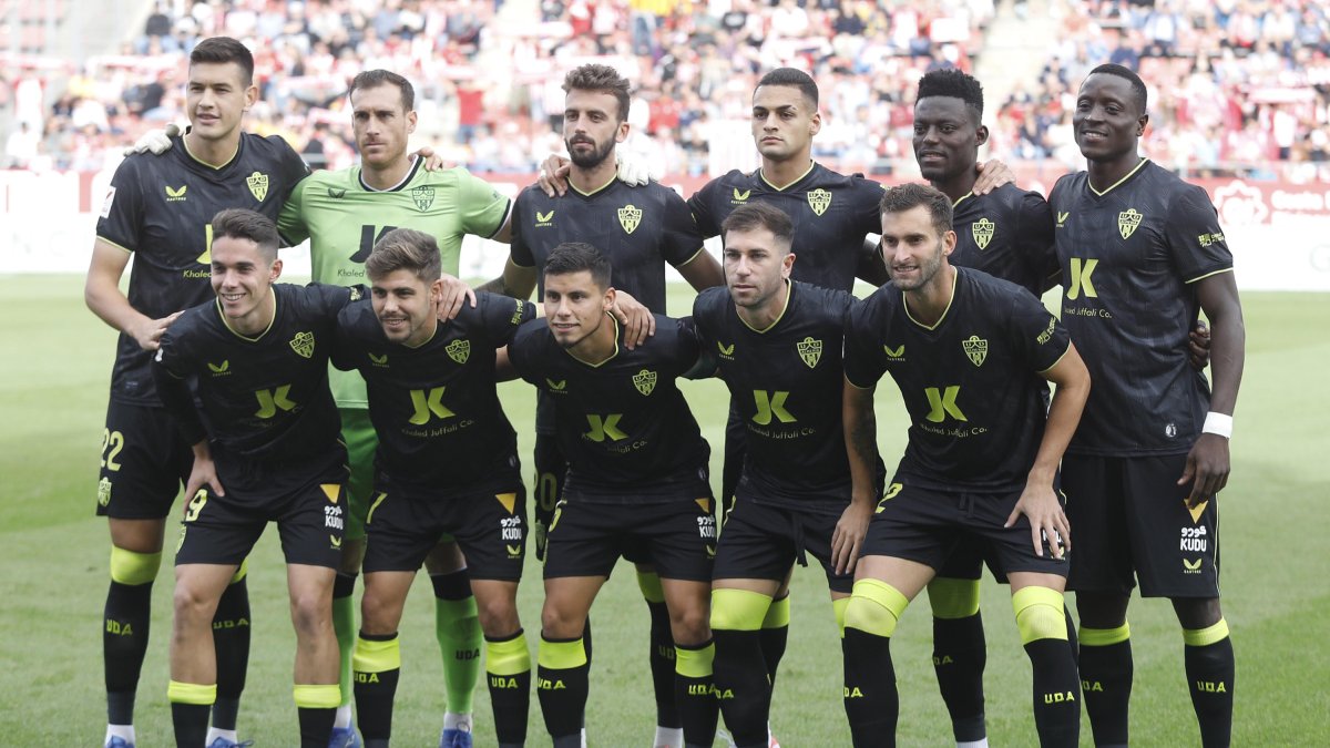 El Almería no puede fallar más.