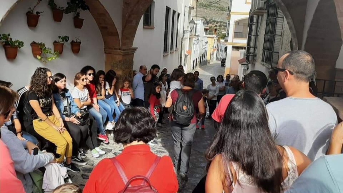 Imagen de archivo de una visita guiada por el pueblo de Fondón.