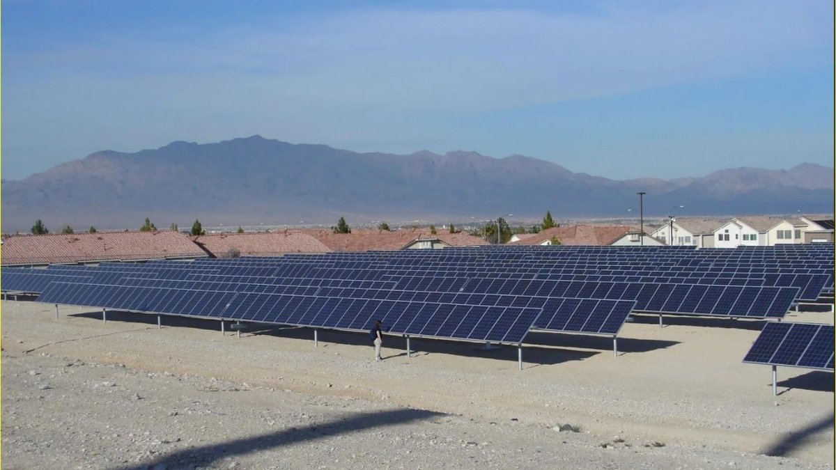 Imagen de archivo de placas de energía solar fotovoltaicas en la provincia.