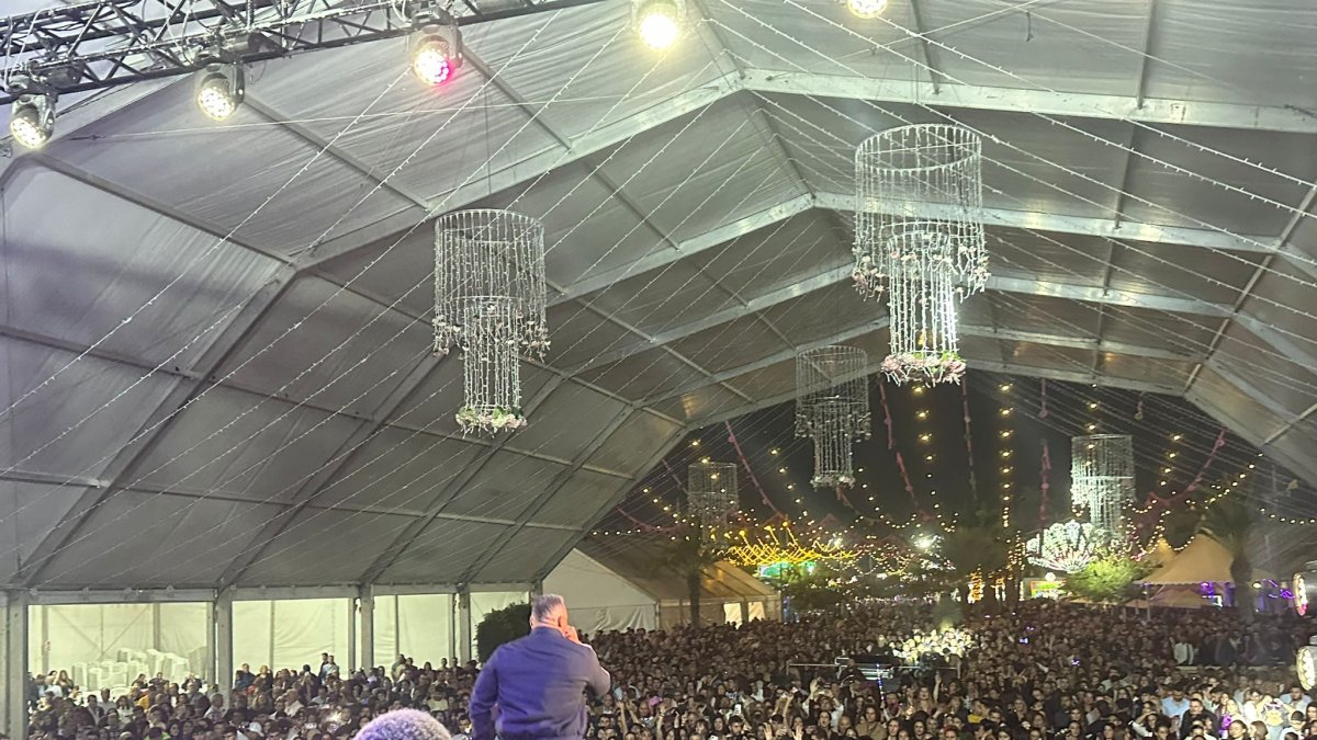 Aspecto que presentaba la Caseta Municipal en el concierto de Henry Méndez.
