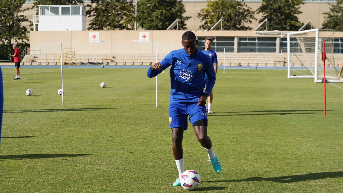 Nueva opción para el lateral derecho con la vuelta de Mendes.