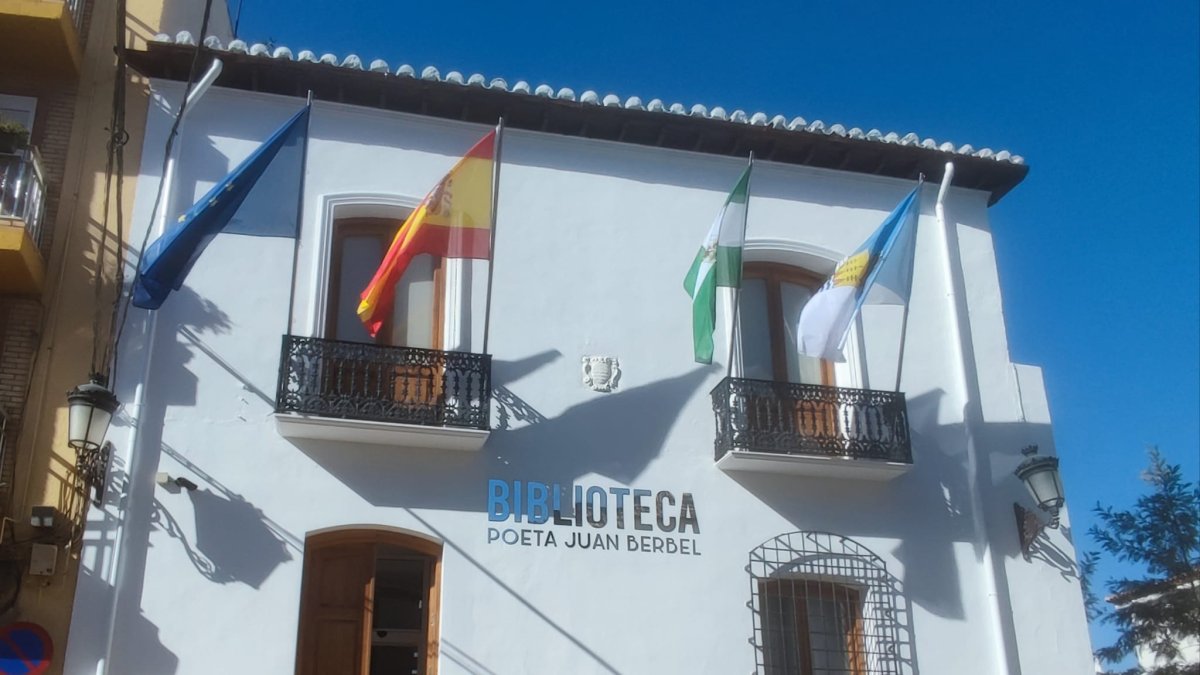 Fachada, también renovada, de la Biblioteca \'Poeta Juan Berbel\'