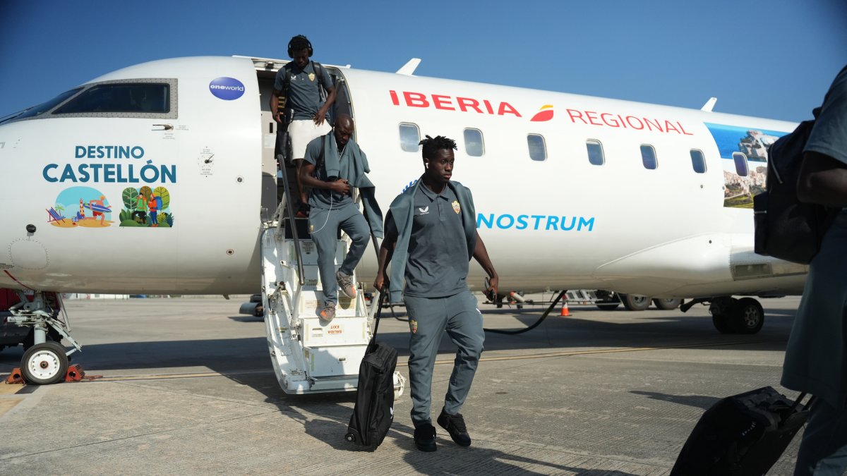 Marciano pisando suelo almeriense tras debutar en San Mamés.