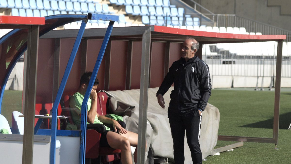 Javi Fernández como psicólogo del primer equipo en la temporada 2018-2019.