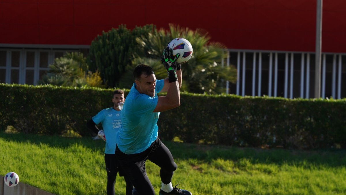 Fernando recuperó la titularidad y le sirvió para debutar este año de rojiblanco.