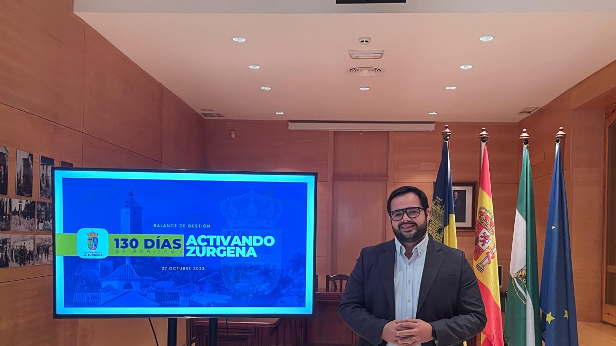 El regidor zurgenero durante el balance de los 130 días de gestión.