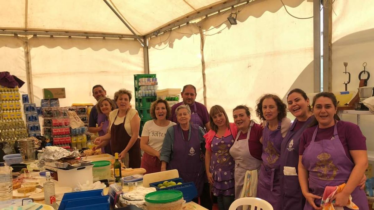 Foto de familia en la Feria del Mediodía este viernes. Foto: Somos Albojenses.