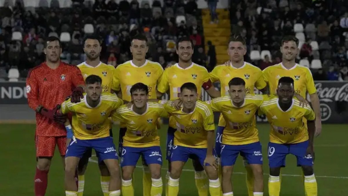 El once del Talavera en el Nuevo Vivero ante el Badajoz.