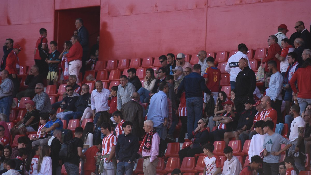 La afición acabó desesperada y abandonando el Mediterráneo con el segundo gol de Las Palmas.