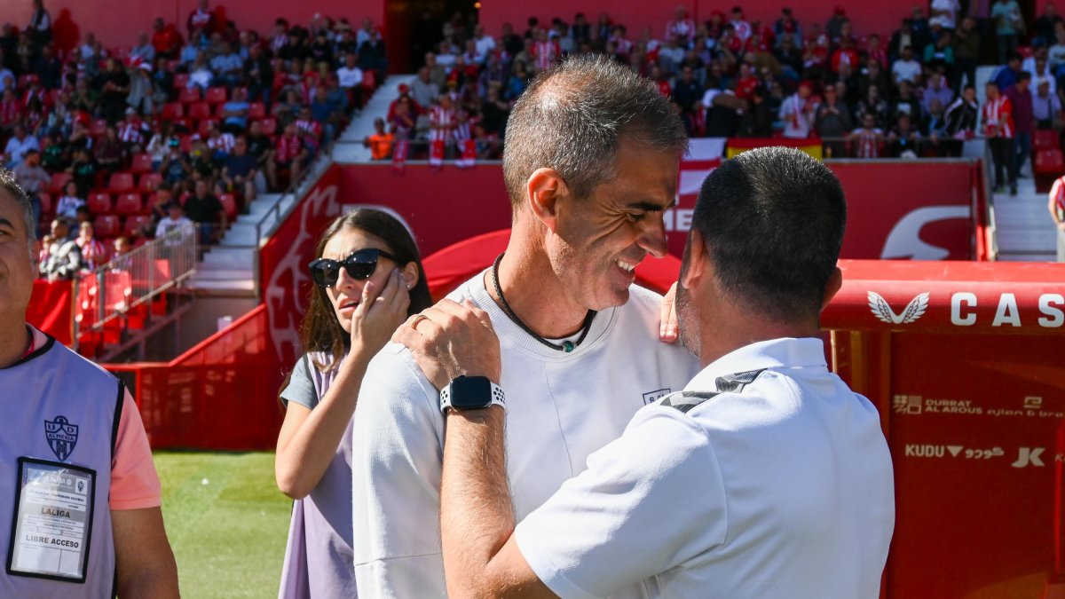Garitano y Pimienta se saludan antes del Almería 1 Las Palmas 2.
