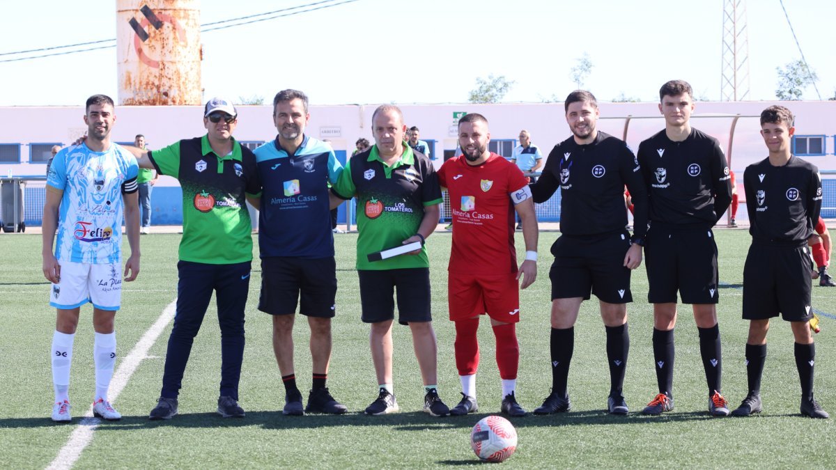 El conjunto carbonero consolida una gran victoria después de ganar por 3 goles a 1 al CD Villa de Albox.