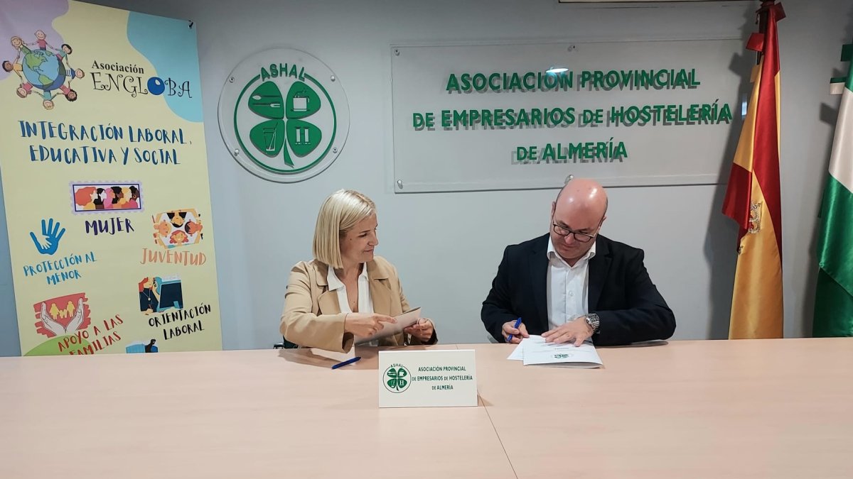 Pedro Sánchez-Fortún, presidente de ASHAL y Raquel Berbel Gallardo coordinadora en Almería de Engloba.