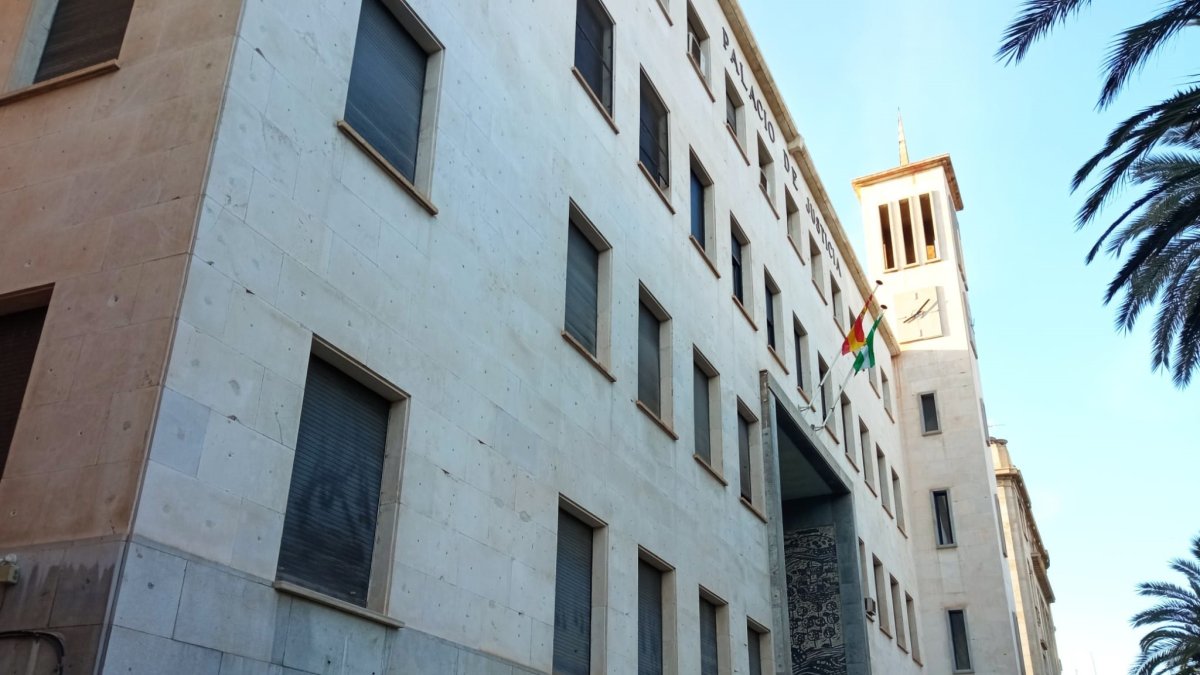 Fachada del Palacio de Justicia de Almería.