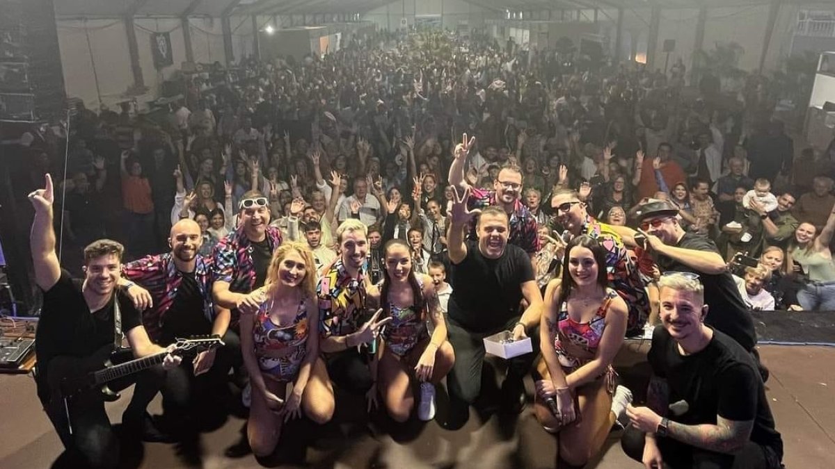 Aspecto del festival tras una de las actuaciones que amenizaron la degustación de productos.