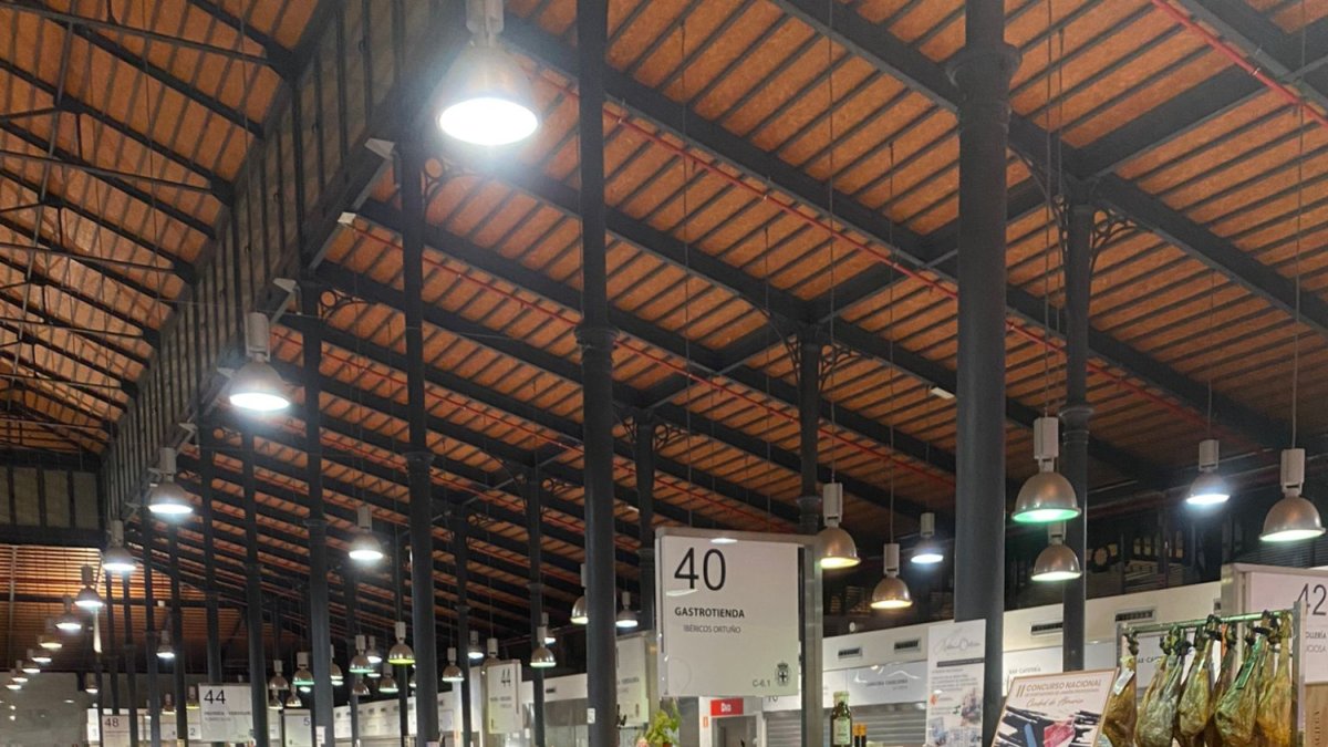 Degustación de la nueva carta de Ibéricos Ortuño en el Mercado Central de Almería.