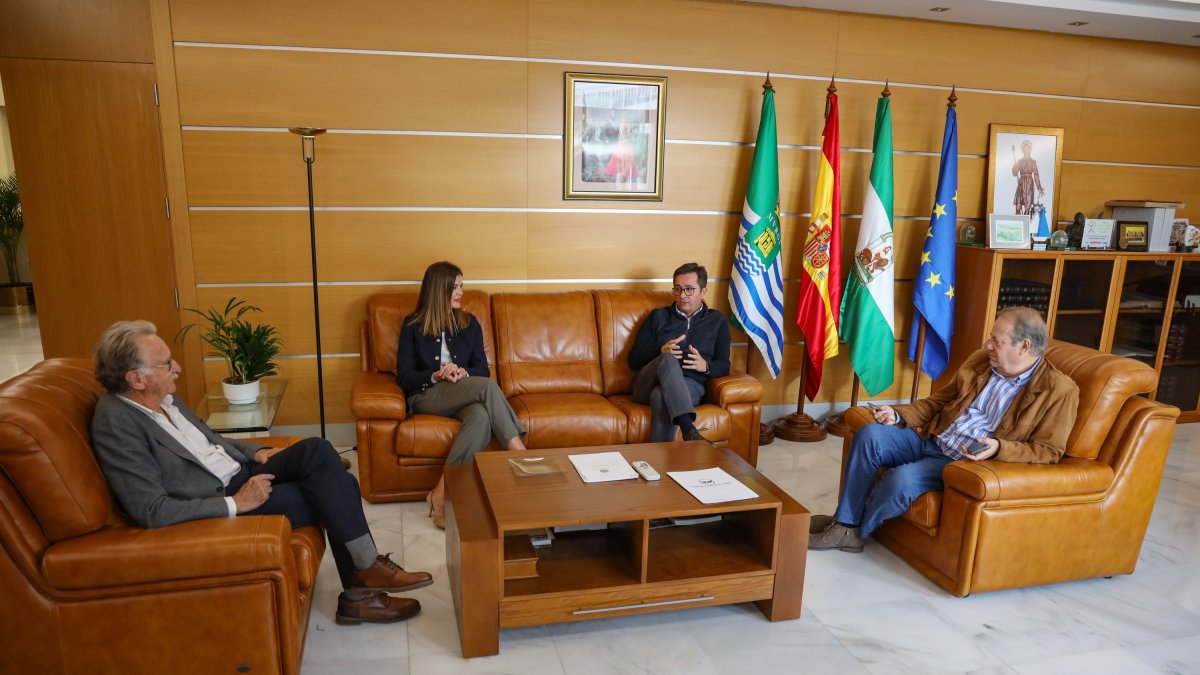 Encuentro entre el Ayuntamiento de El Ejido y la Fundación Banco de Alimentos.