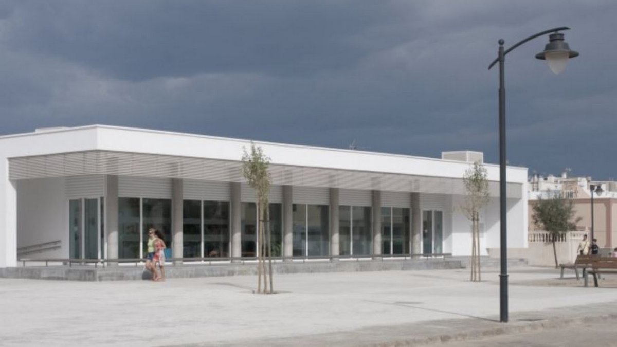 Imagen de archivo de la fachada del Mercado de Cabo de Gata.