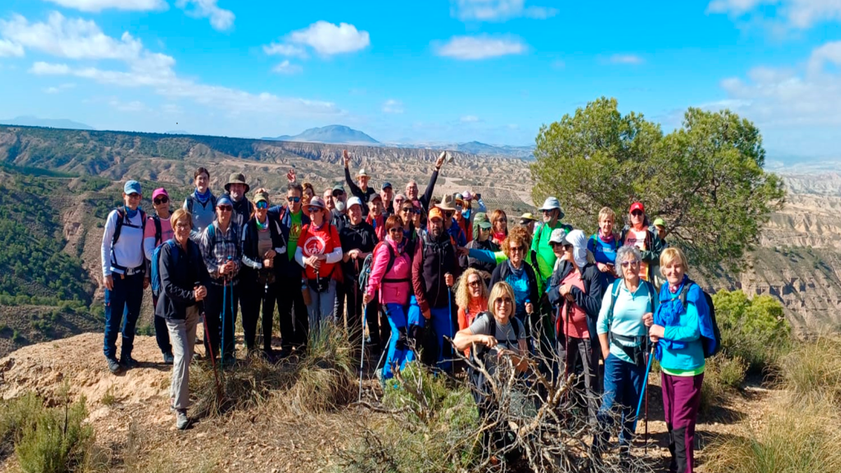 Los senderistas en la Vereda de Trancamulas.