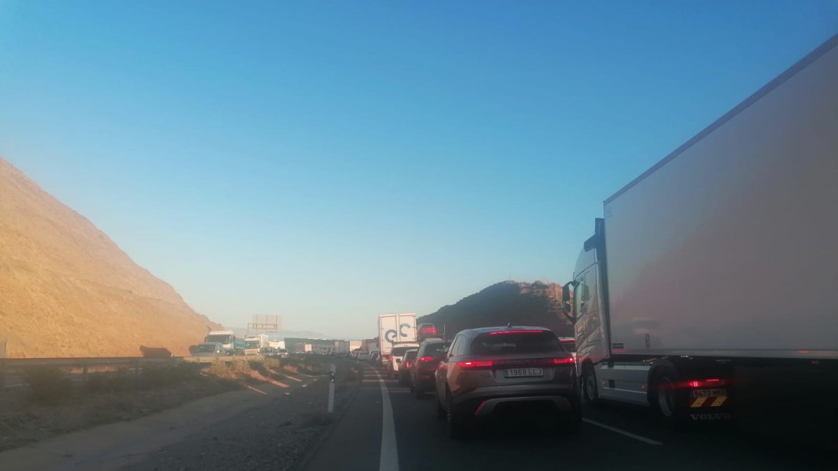 Imagen de la A7 esta tarde, facilitada por una conductora. (FOTO: Leila)