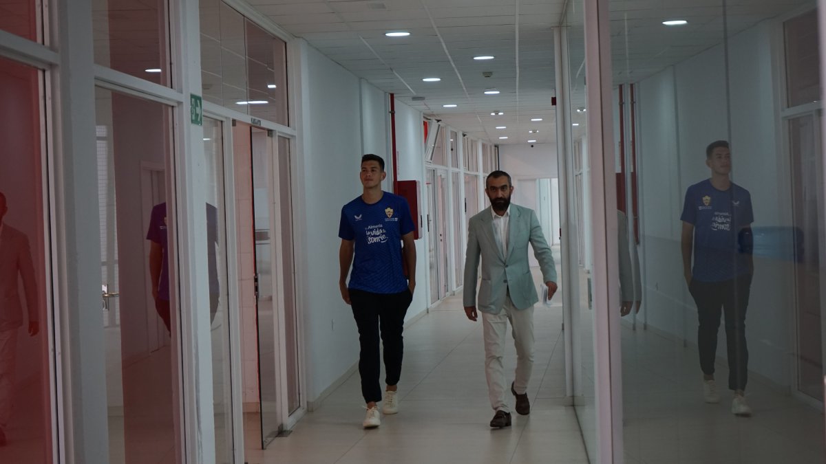 Mohamed El Assy con el fichaje más caro de la historia.