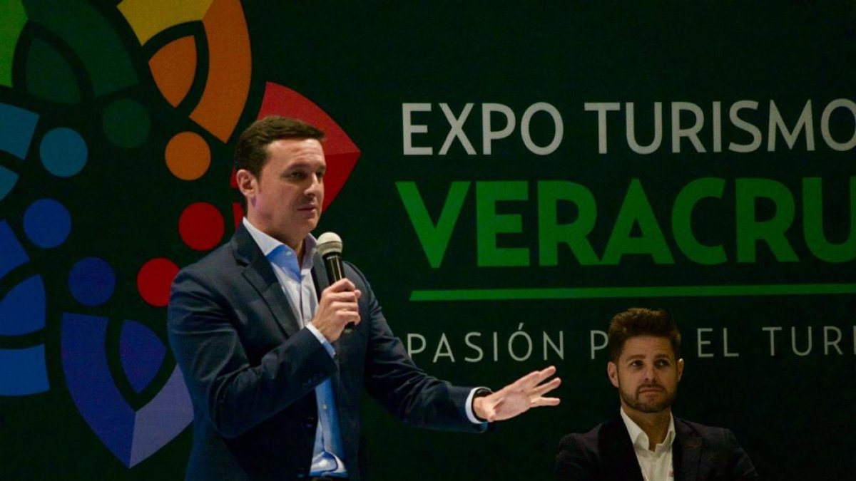 Javier Aureliano García, durante su ponencia en Veracruz (México).