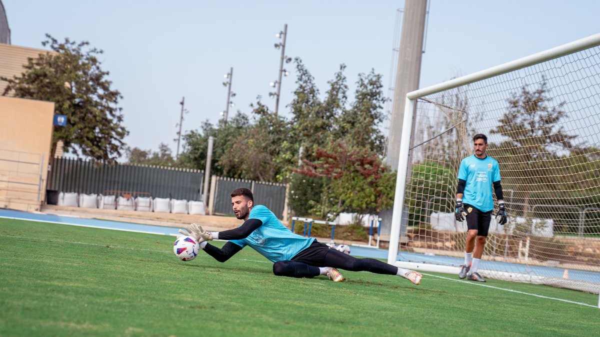 Mariño y Maximiano entrenando y Fernando esperando su turno.