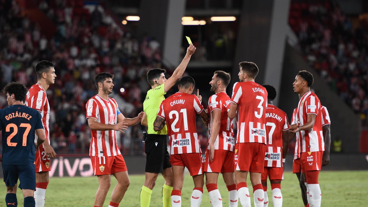 El Almería no es un equipo que haya sufrido muchas amarillas esta temporada.