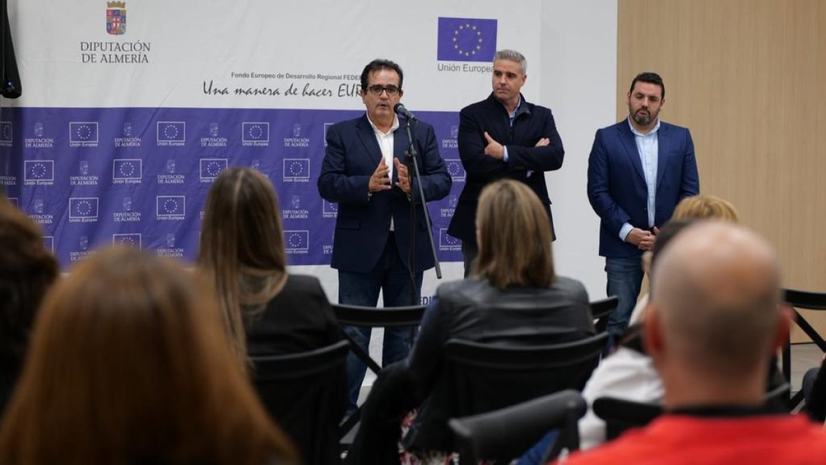 Inauguración del centro de formación en VIator.