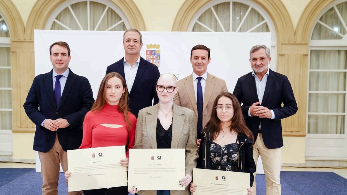 Acto de Entrega de las Becas Qvision realizado en la Diputación de Almería.