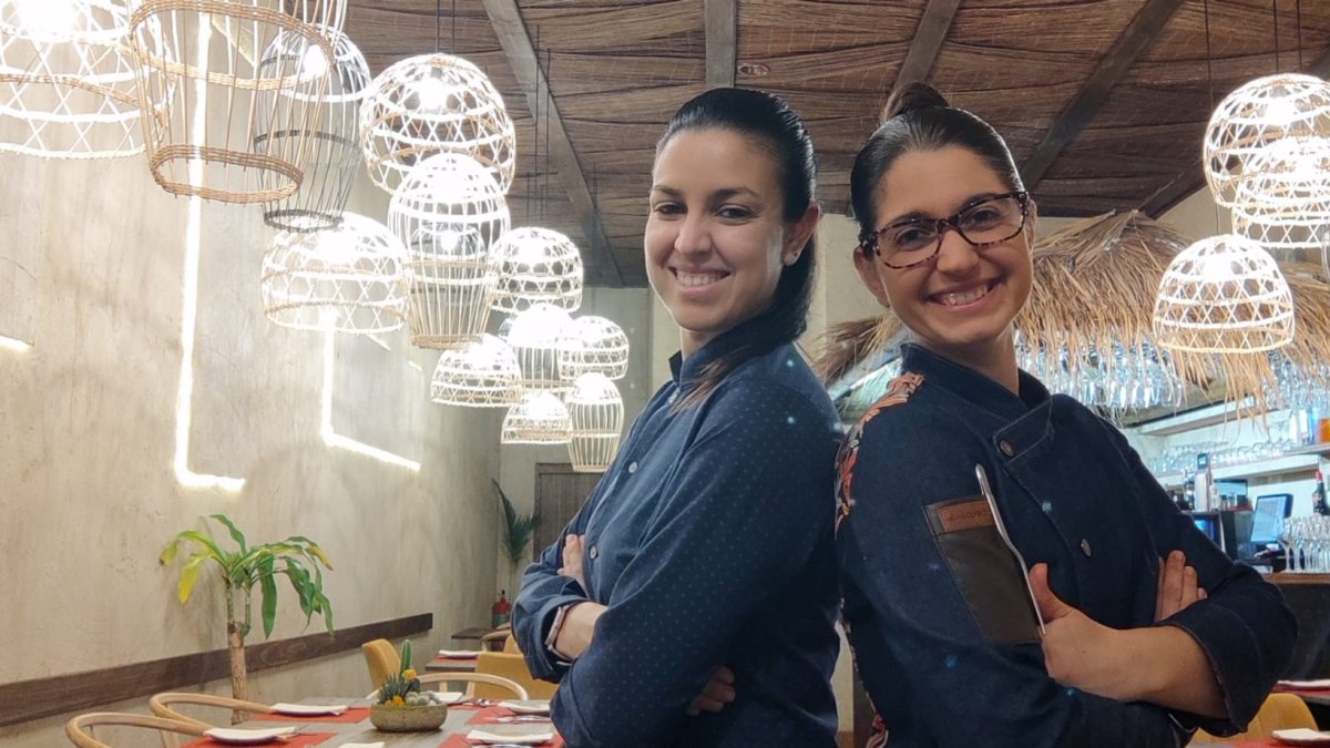 Mercedes y Jessica en La Casualidad.