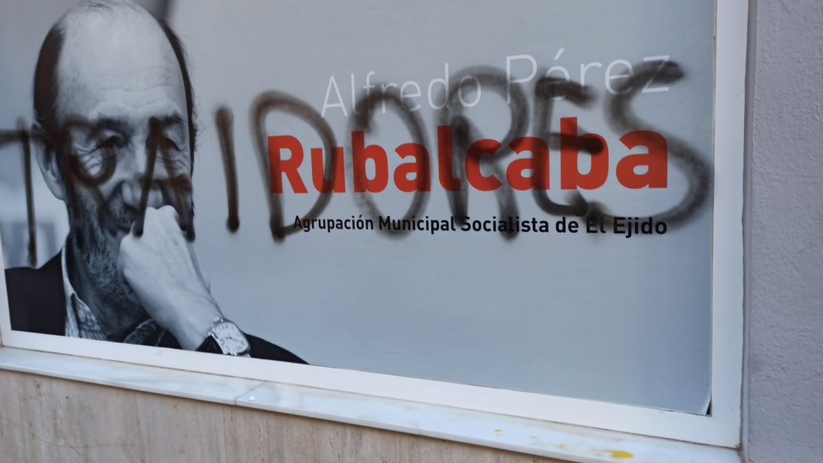 Fachada de la sede del PSOE de El Ejido, esta mañana.