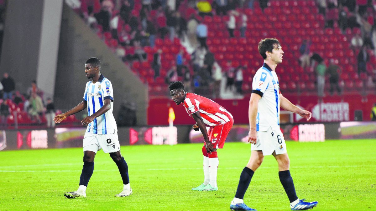 El ghanés Baba, cabizbajo después del partido ante la Real Sociedad.