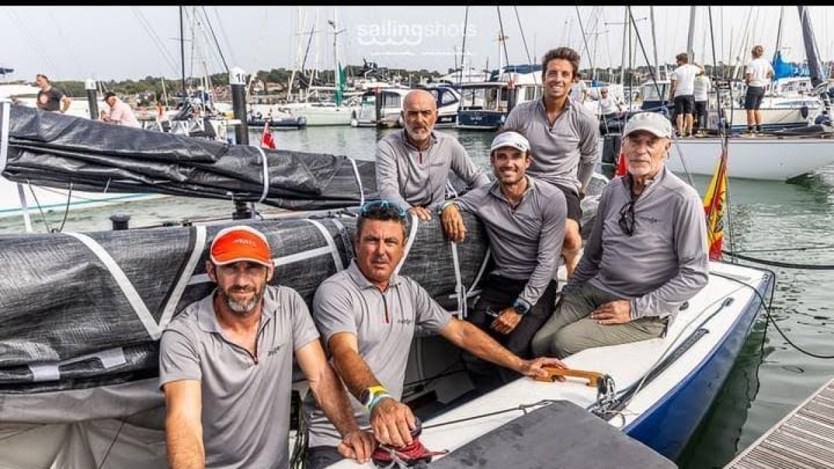 Regatistas del Club de Mar de Almería firman un sexto puesto en el Mundial de Veleros 6MR de Cowes.