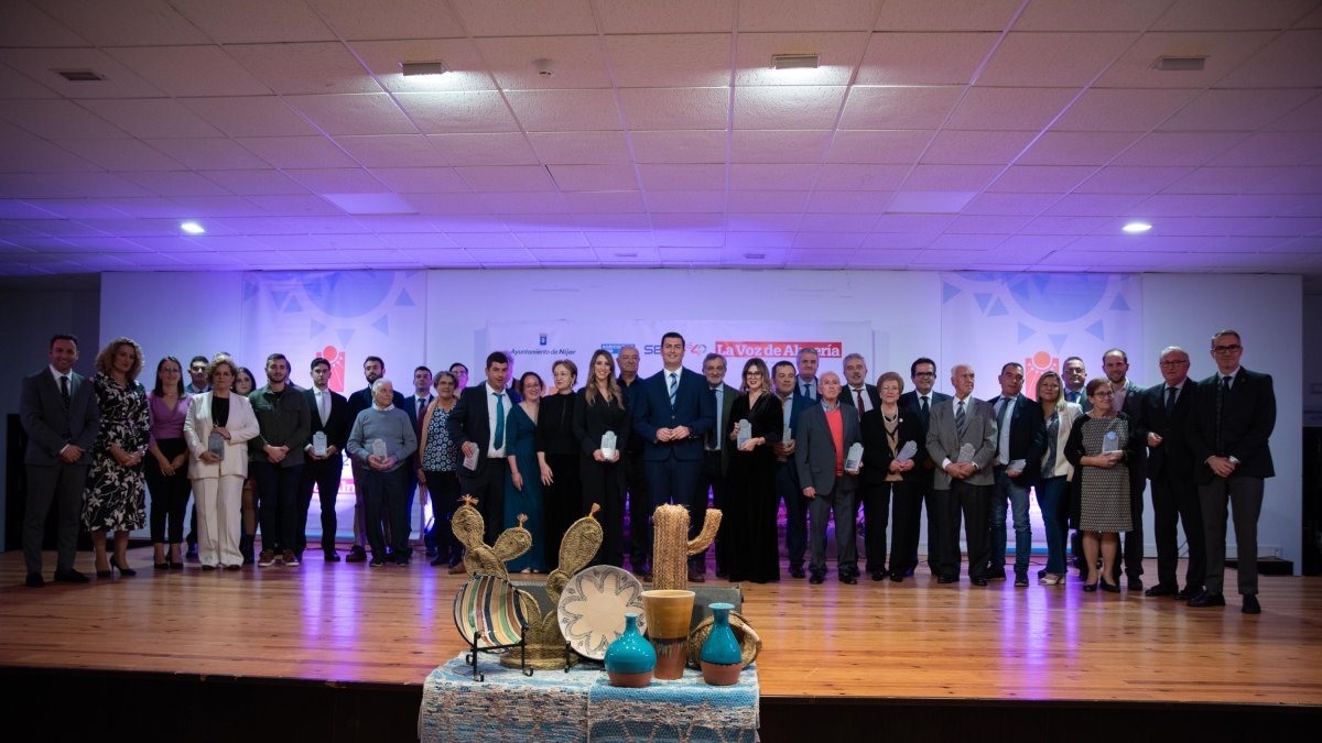 Foto de familia en la VIII edición de los Premios Comarca de Níjar.