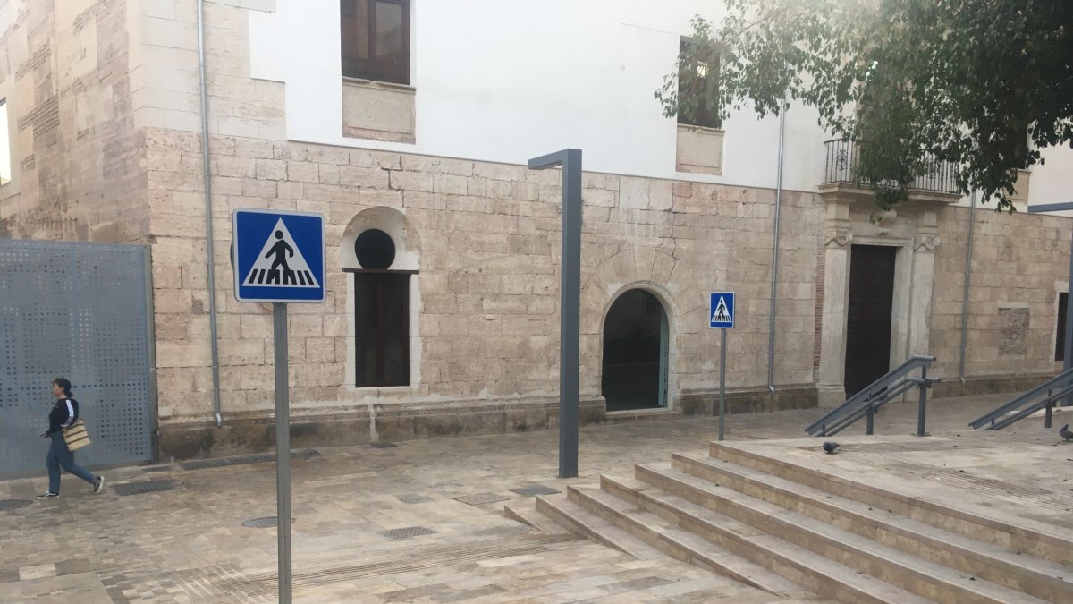 Por la calle Duendes y calle Hospital solo podrán circular vehículos de residentes.